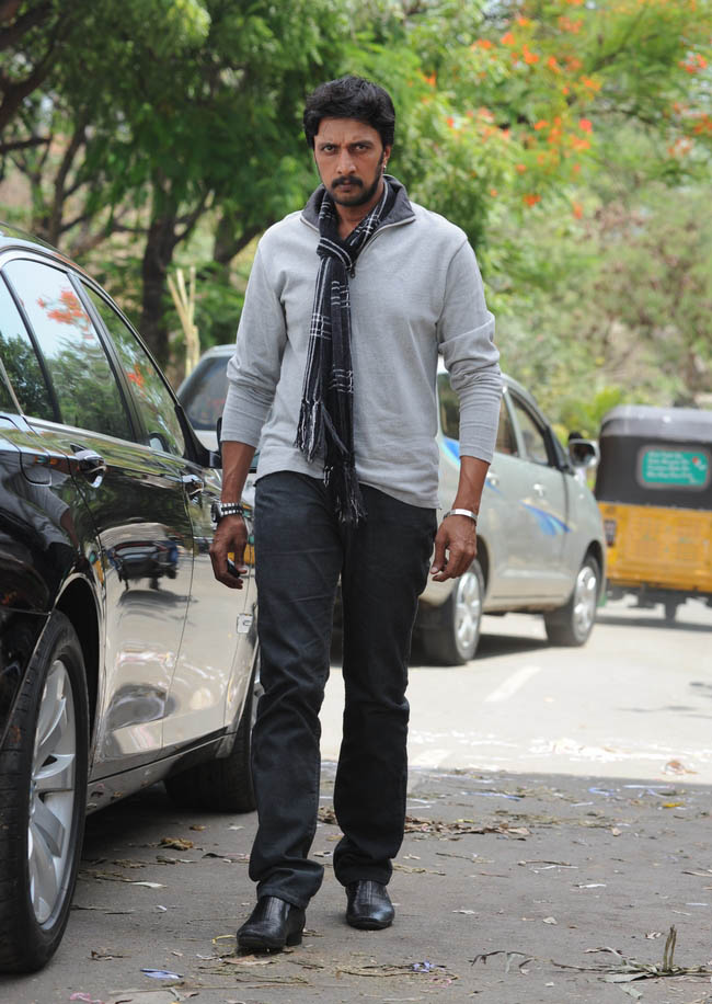 Naan Ee Movie Stills - Wallwoods