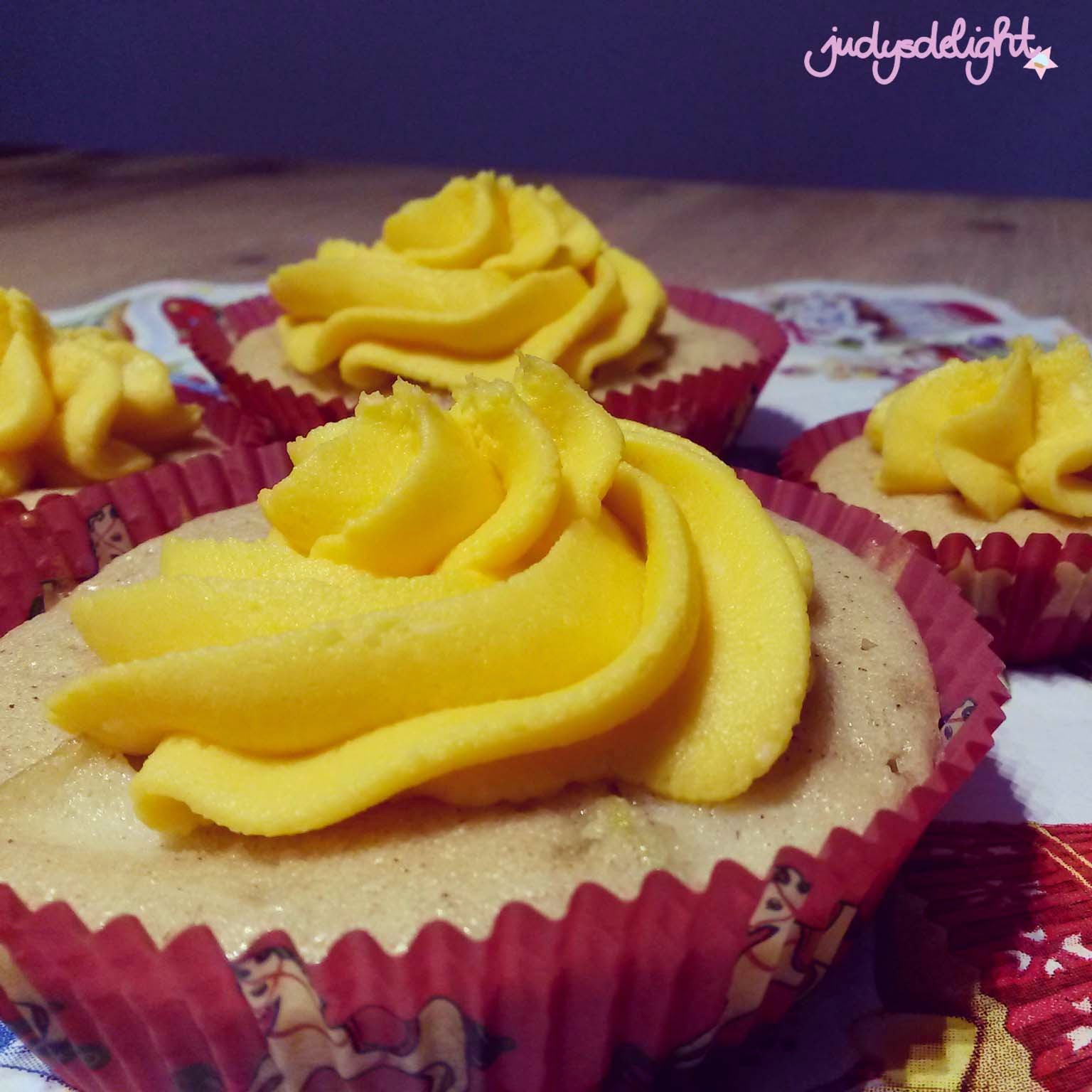 Apfel-Amaretto Cupcakes - der Heiligabend Nachtisch | judysdelight
