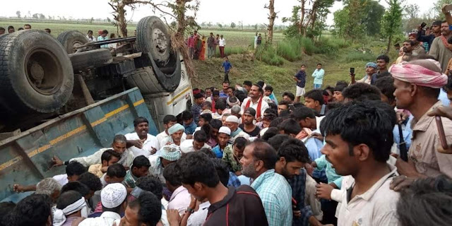Breaking News: रामनगर में बड़ा हादसा: हाइवा व पिकअप की टक्कर में दस लोगो से ज्यादा लोगों की मौत, आधा दर्जन घायल 1