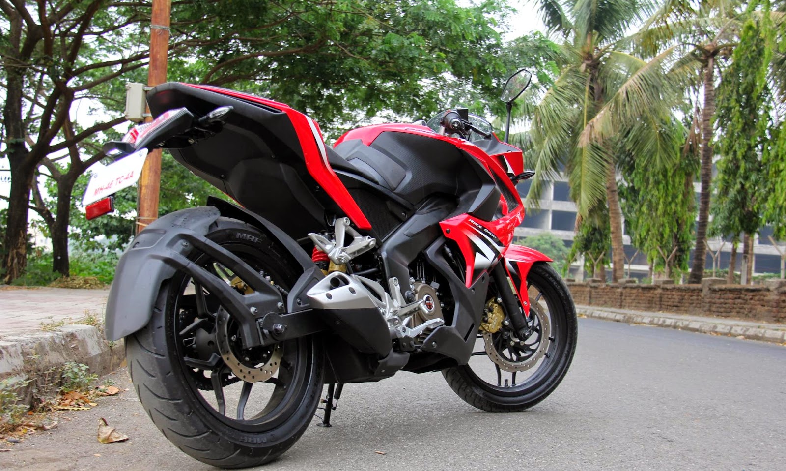 pulsar rs 100