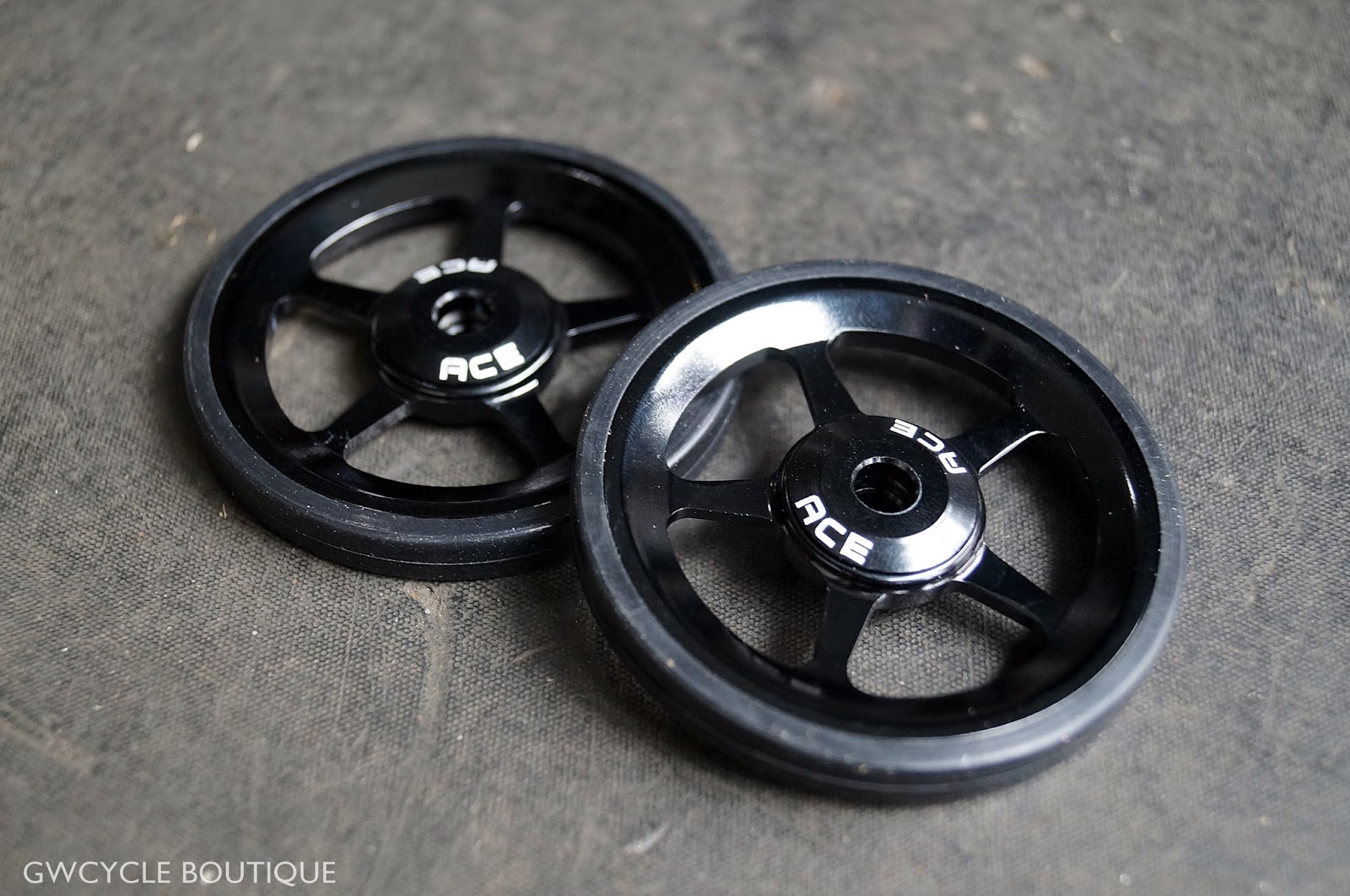 GW Cycle Boutique Brompton Rear Rack Roller by ACE feileecation