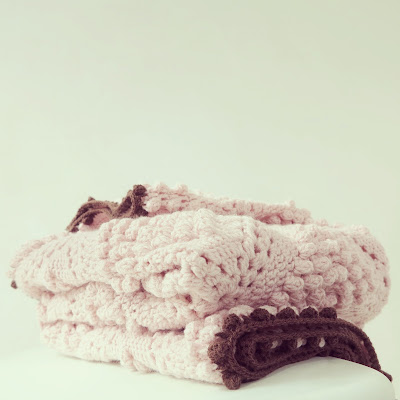 ByHaafner, crochet, bobble stitch, powder pink, crocheted throw, blanket, 