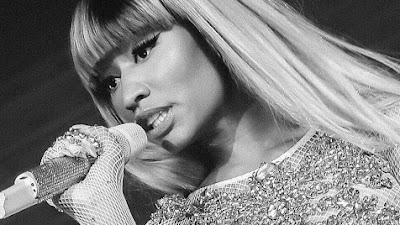 Nicki Minaj é o monarca do hip-hop insaciável do século XXI, confira matéria traduzida.