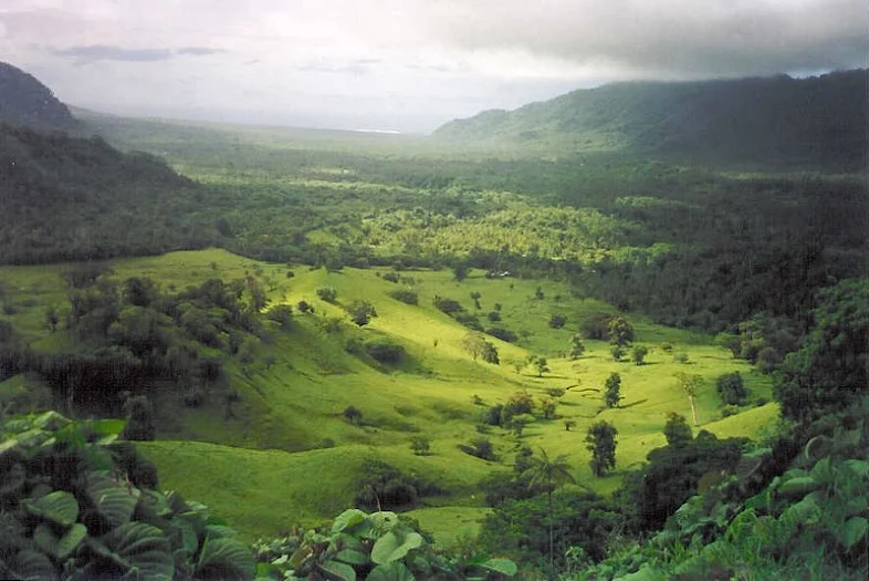 Pemandangan Lembah Falefa dari Le Mafa Pass, Upolu timur