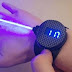 Inventor cria relógio que dispara laser capaz de queimar coisas