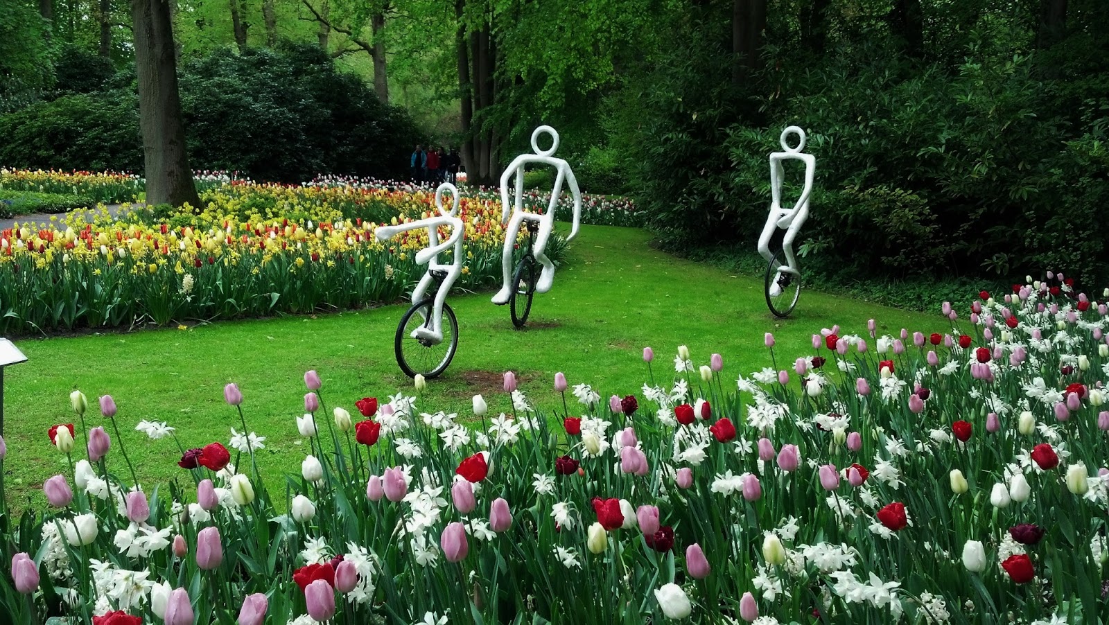 Garden flowers перевод. Нидерланды замок Кекенхоф. Достопримечательности парка Кекенхоф. Кёкенхоф фигуры из цветов. Парк Кекенхоф 2023.