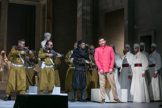 Először az Opera műsorán