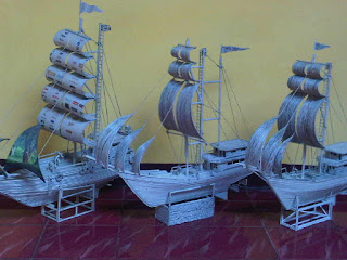 kerajinan tangan replika kapal yang terbuat dari koran bekas