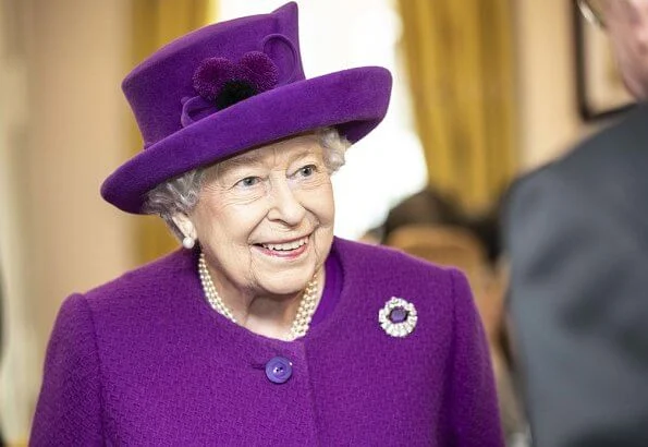 Garrard Jubilee Sapphire diamond brooch. Queen Victoria's engagement ring worn by Duchess of Cambridge. Pearl errings and necklece