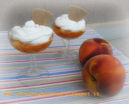 frutta o dessert - pesche gelate