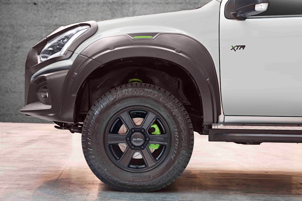 Исузу димакс арктик тракс. Шины isuzu d max. Isuzu d-max terra 2020. Isuzu d-max 2005. Шины isuzu d max.