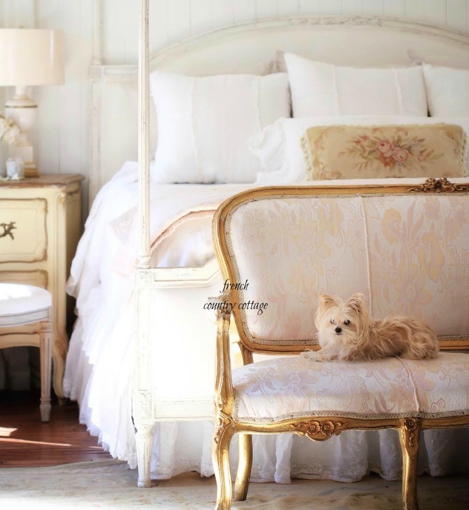 French Country Fridays- Poster Bed Details