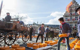 Setiap tahun Kota Gouda di Belanda dikunjungi oleh ribuan turis dari berbagai manca negara.