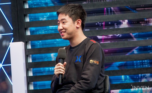 King-Zone DragonX（KZ）上路選手Khan。