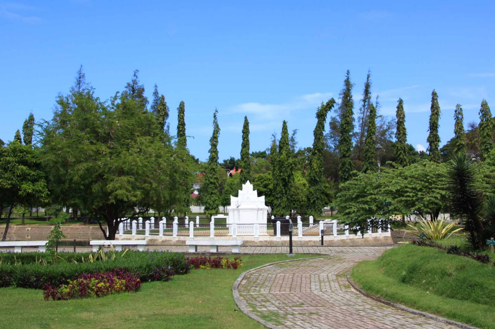 ZALYAN Tour and Travel: Taman Putroe Phang, Banda Aceh