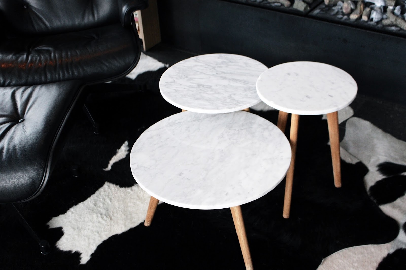 Nest of tables Nest of white marble tables