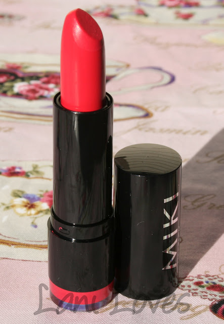 Miki Runaway Red lipstick