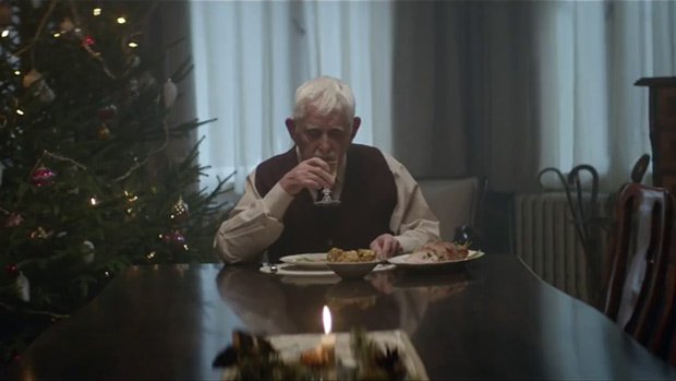 Vieil homme seul à Noël (Vidéo) ~ Le Bouquinovore Vieil homme seul à Noël (Vidéo) ~ Le Bouquinovore
