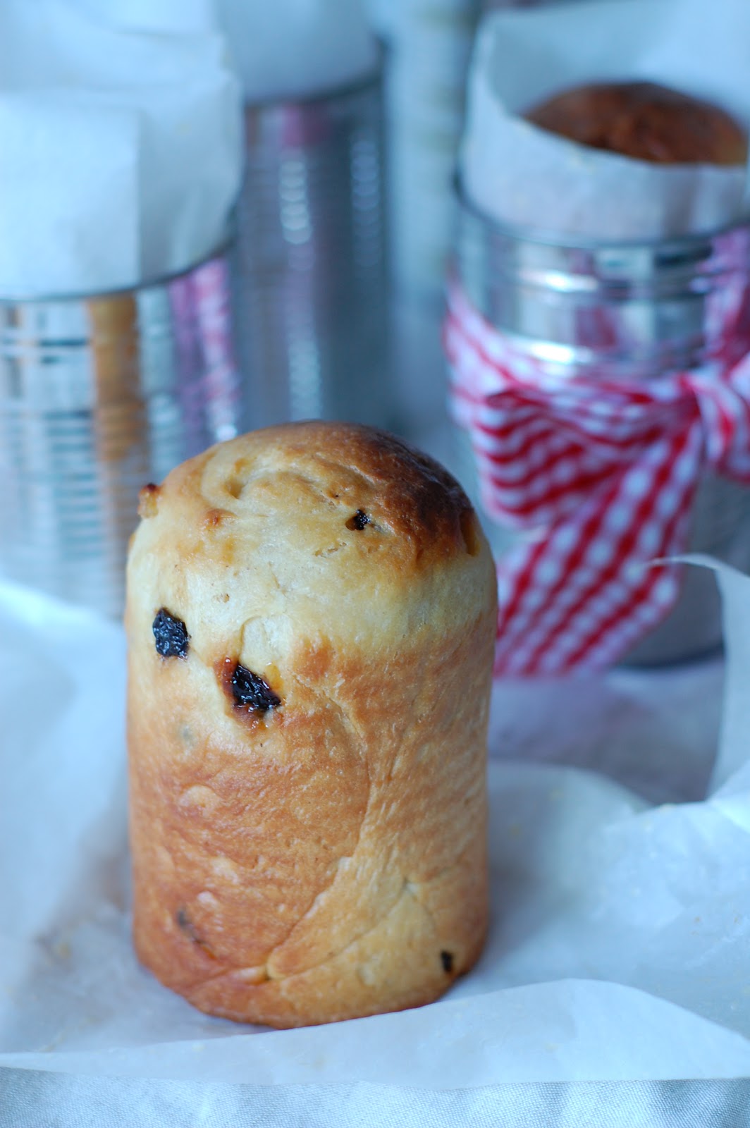with-love-and-cake-individual-panettone-in-tin-cans