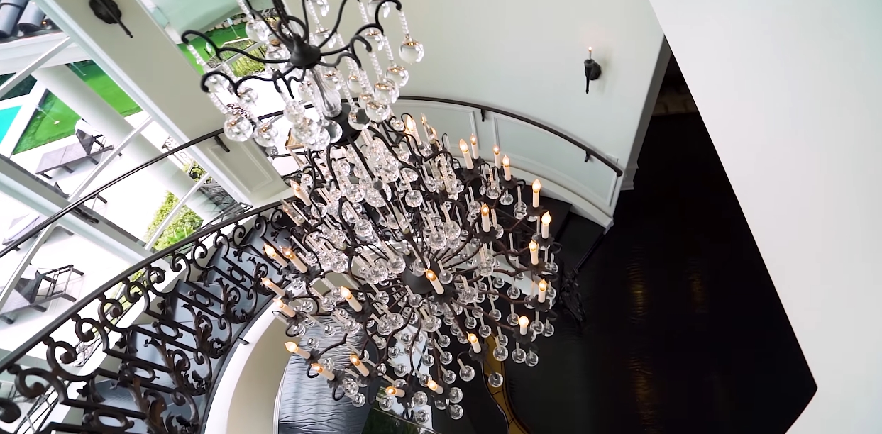 27 Interior Design Photos vs. Tour 1124 Marilyn Dr, Beverly Hills, CA