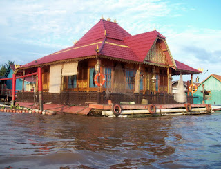 Rumah-Adat-Tradisional-Panggung-Rakit-Limas-Bangka-Belitung-Sumatera 