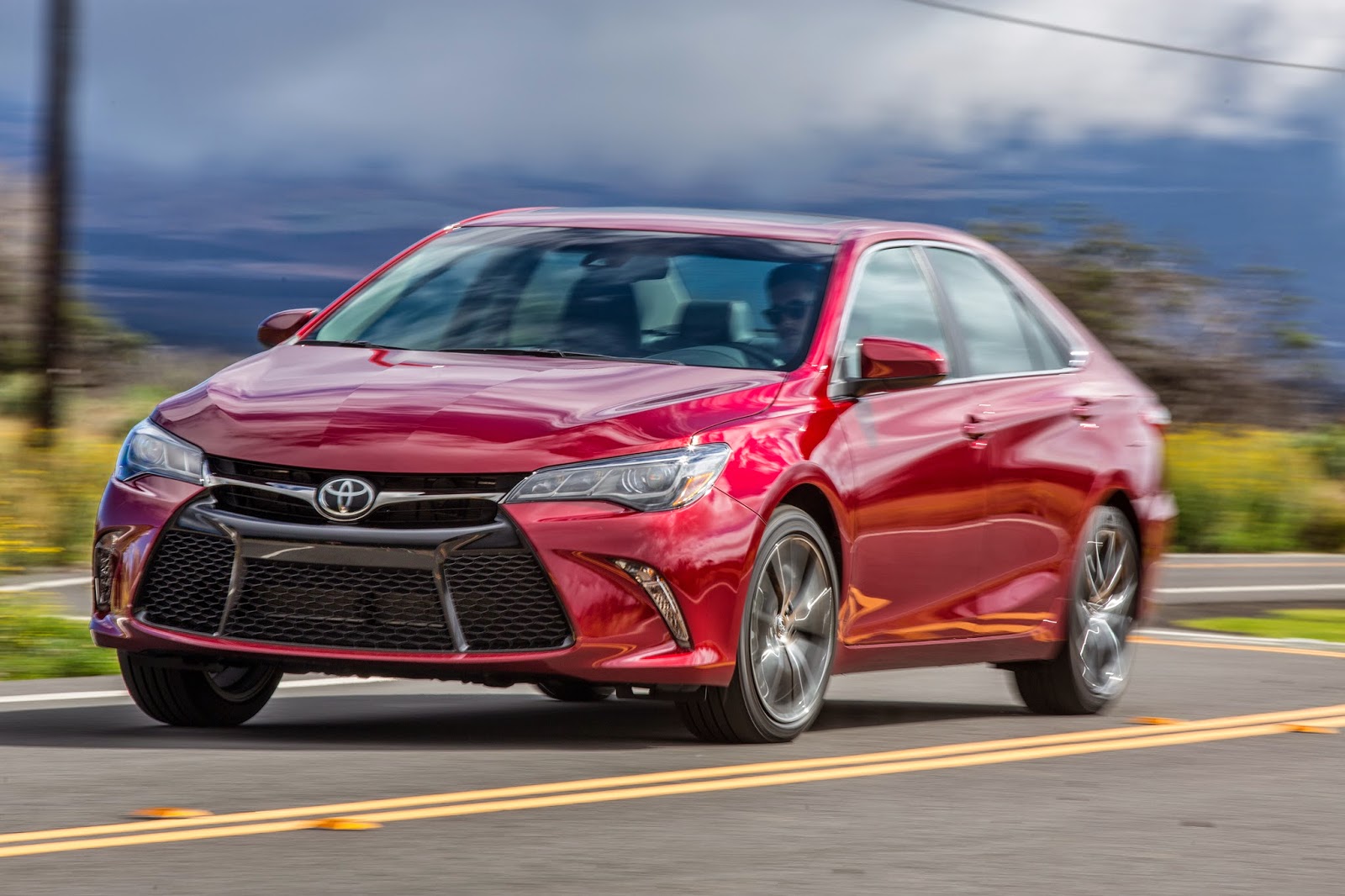 A Tale Of Three Camrys: The 2015 Toyota Camry XLE, XSE and Hybrid SE