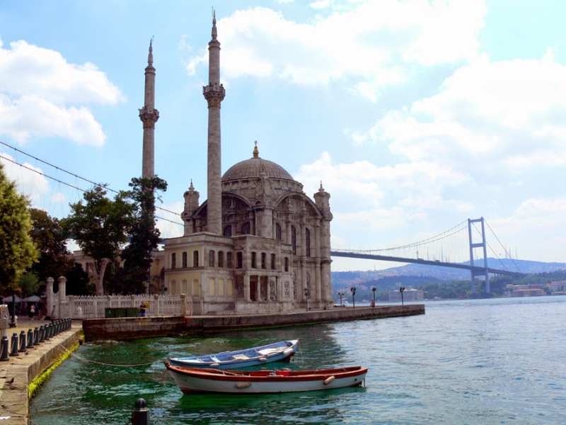 مرشد سياحي عربي مع سيارة وجولات سياحية في اسطنبول