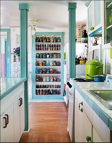 Casa pequena cor de rosa e turquesa. Blog Achados de Decoração decoração casa pequena, decoração turquesa, casa de campo, cozinha turquesa