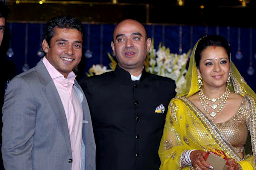 reema Sen yellow dress - reema Sen marriage reception pics