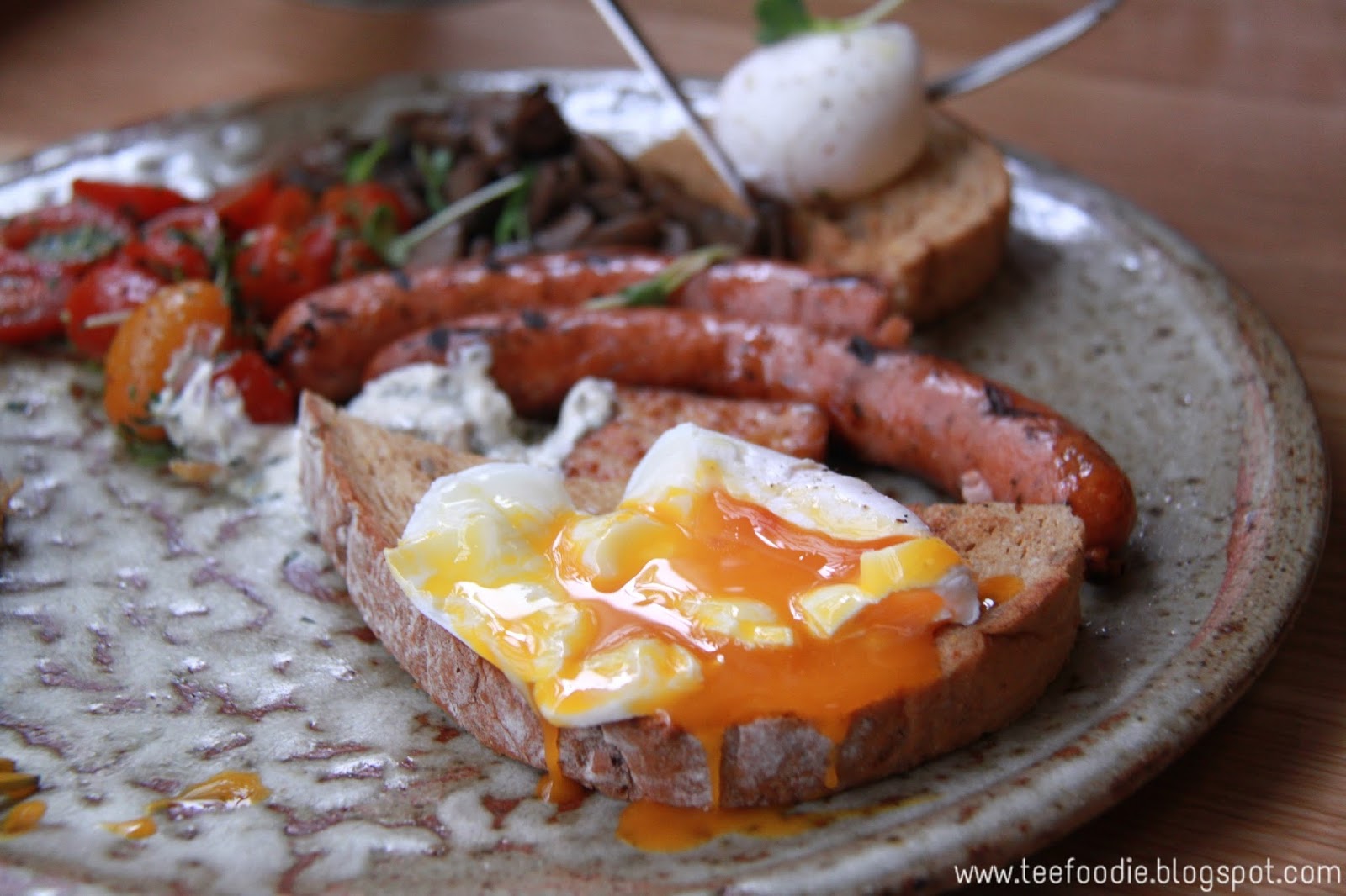 Common Man Coffee Roasters TTDI Tee Foodie