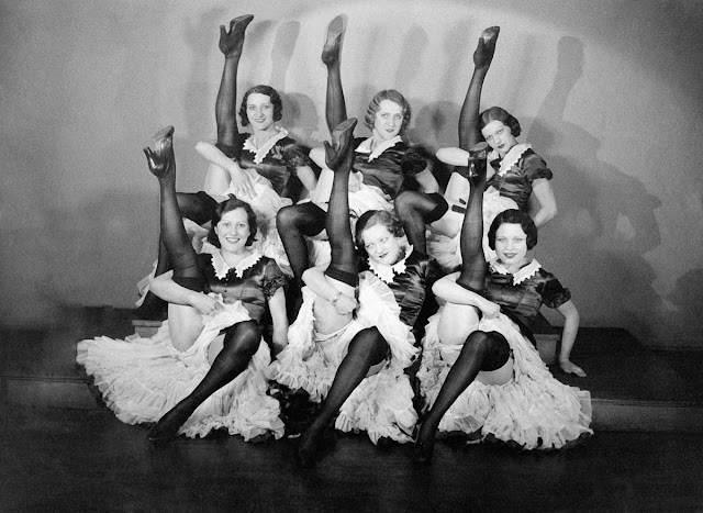 20 Photographies Rares et Incroyables du Cabaret Moulin Rouge et de ses ...