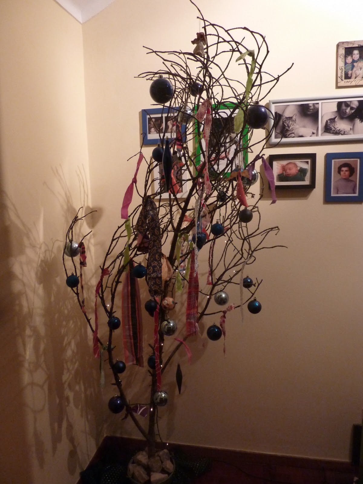 panados e arroz de tomate: A Árvore de Natal mais Feia do Mundo