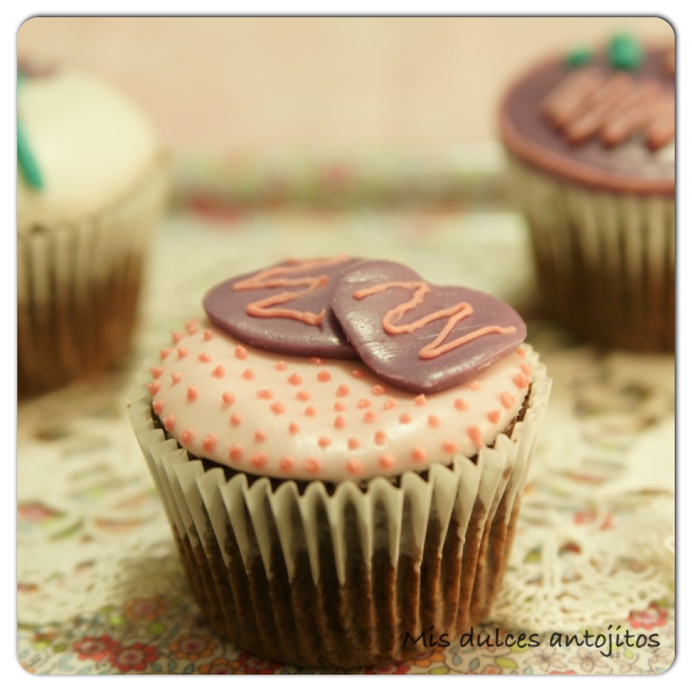 Mis Dulces Antojitos Cupcakes de chocolate decorados con fondant!
