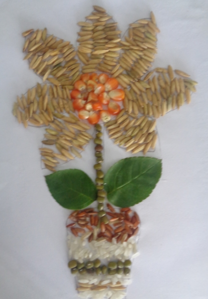 Kolase Gambar Bunga dan Vas Bunga dari Biji Padi, Jagung, Beras Merah, Beras Putih, dan Kacang Ijo