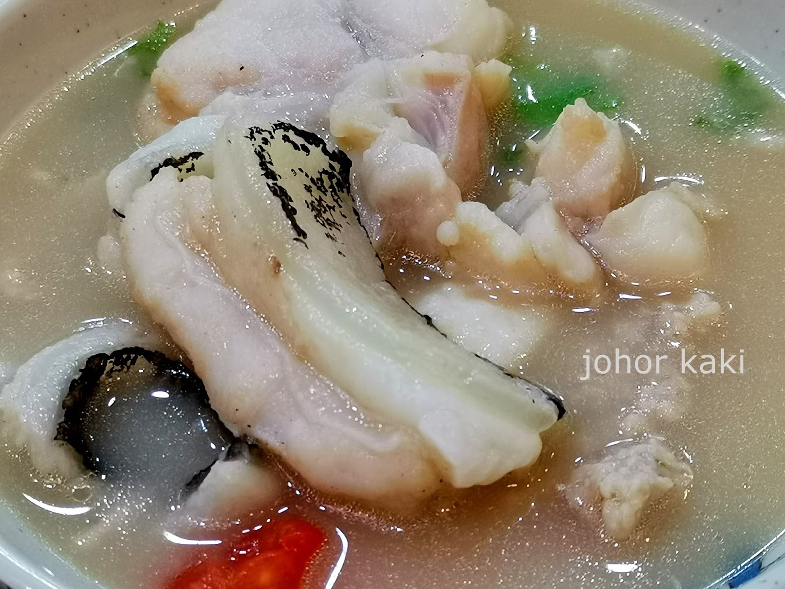 How Does Moray Eels Taste Like? 小珍 SZ Kitchen Fairprice Hub, Joo Koon