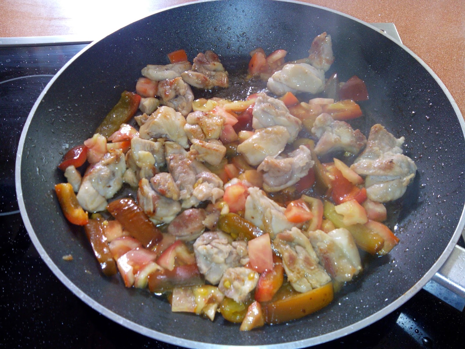 LA PAELLA, un plato típico español. Cocinarla para a paso.