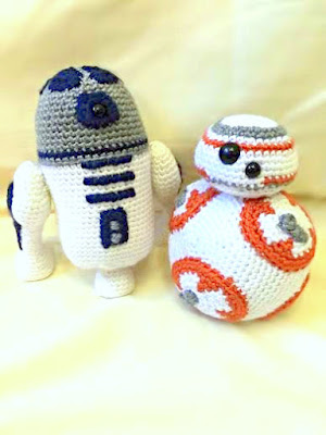 Crochet amigurumi R2D2 and BB8 from Star Wars