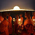 3000 Monjes en meditación por la paz del mundo