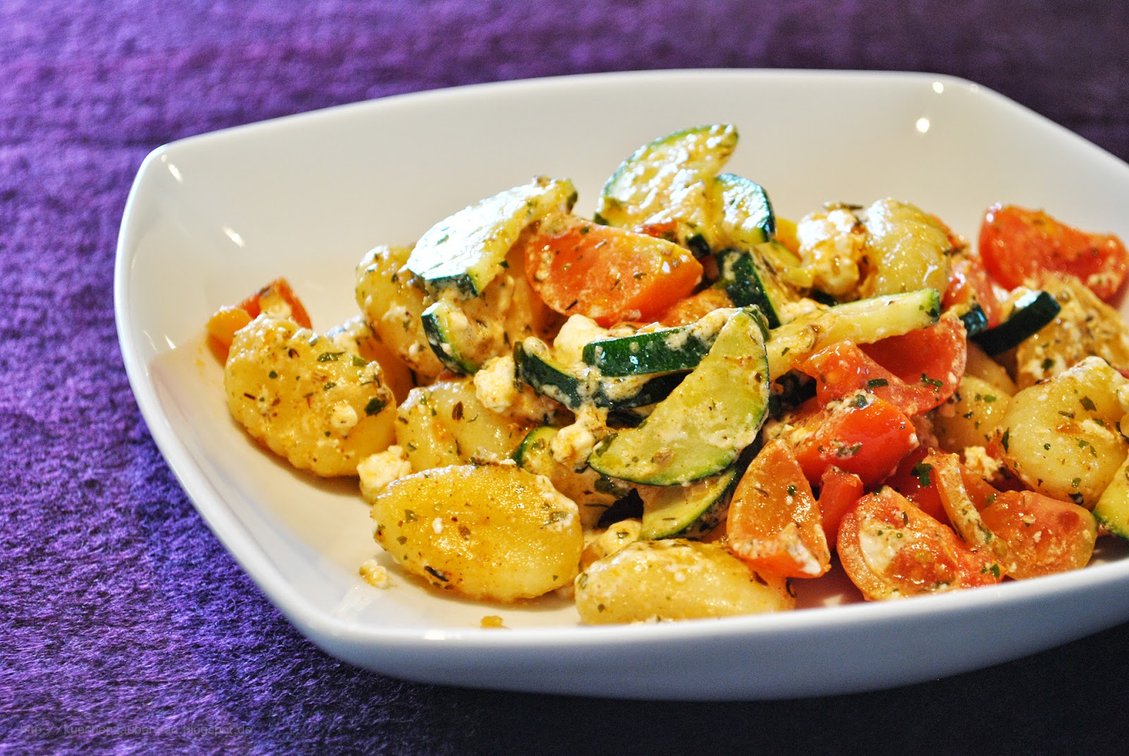 Gebratene Gnocchi mit Tomate, Zucchini & Schafskäse | Küchenzaubereien ... Gebratene Gnocchi mit Tomate, Zucchini & Schafskäse | Küchenzaubereien ...