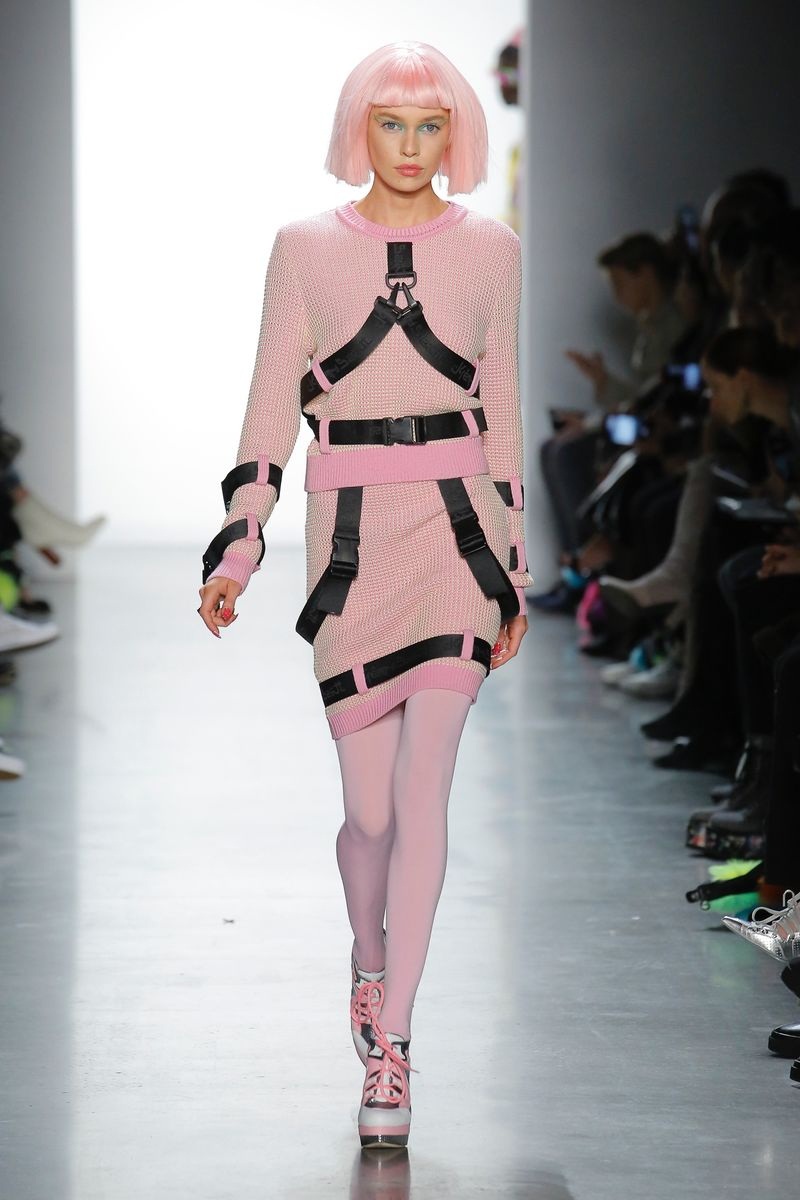 Futurnex Alta moda futurista de Jeremy Scott's Fall 2018