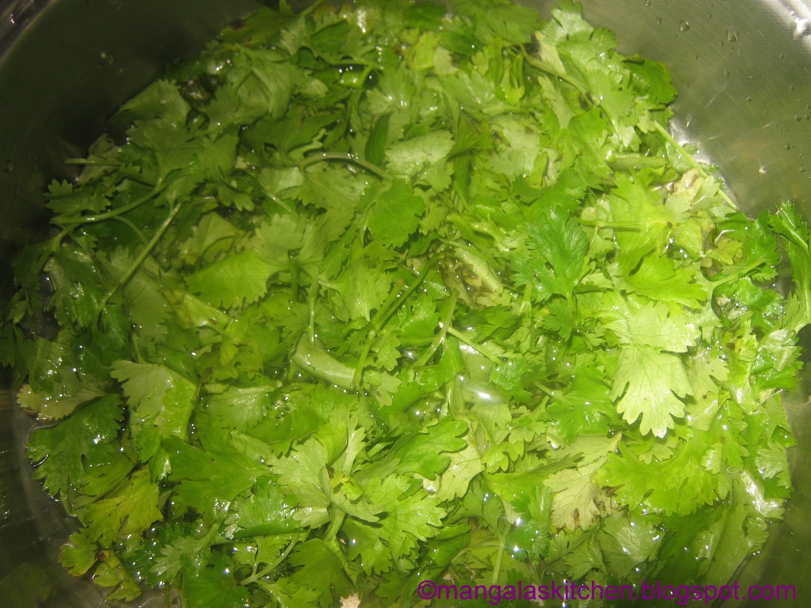 Coriander leaves Chutney / Green Chutney with onions Kothamalli