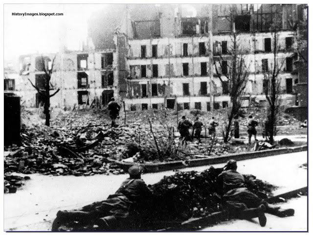 Red Army soldiers  Berlin. April 1945