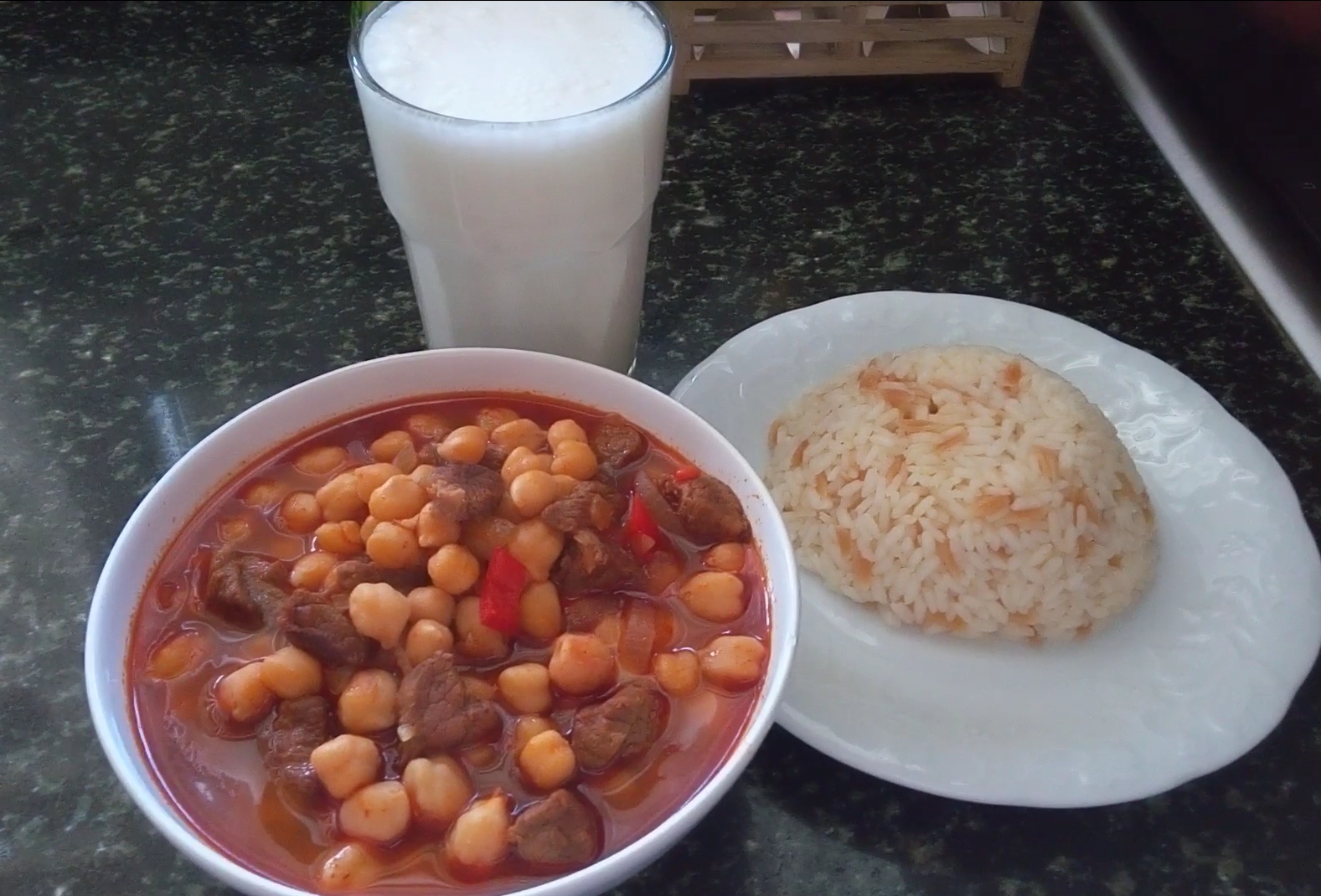 Güveçte etli nohut yapılışı özeldersci