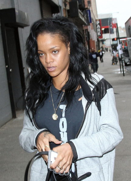 Replay Rihanna: kmF: Rihanna in Linda Farrow Ktz Shades and Brass ...