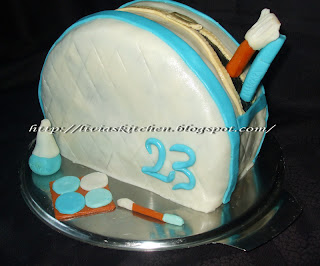 Tort "Trusa de cosmetice"