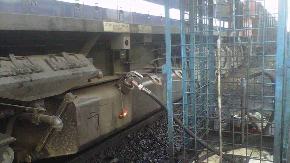 Beginilah Cara Pengisian Hsd Pada Lokomotif Cc205