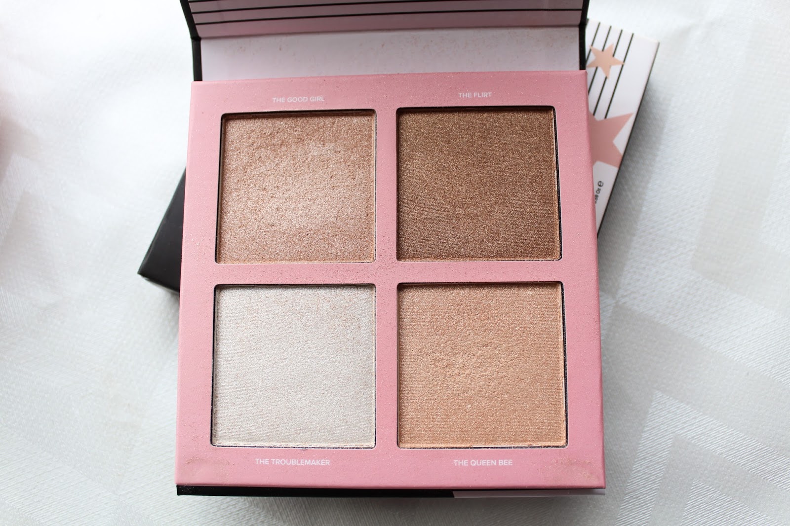 Bobbi brown хайлайтер quartz glow. хайлайтер makeup revolution cheek kit. хайлайтер lottie shimmer squad. палетка хайлайтеров revolution makeup cheek. хайлайтер makeup revolution 4 в 1.