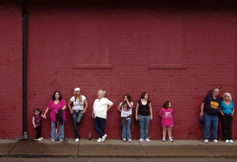 Wall people. Стена позади. Стена плача иудаизм. Йога фотосессия групповая фото из нескольких картин. Eka sharashidze.