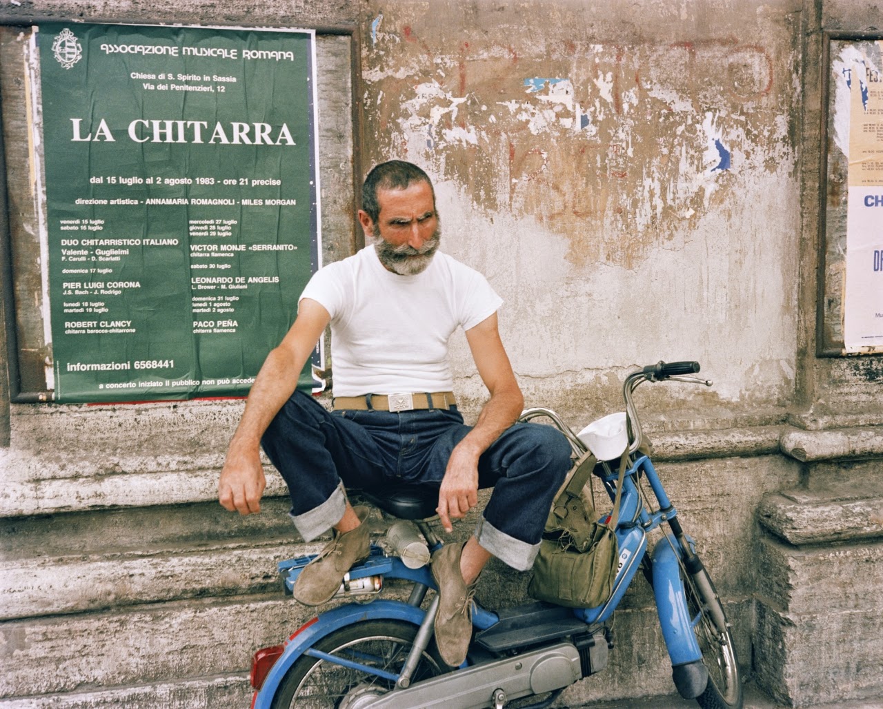 15 Wonderful Color Photographs Captured Everyday Life in Italy in the