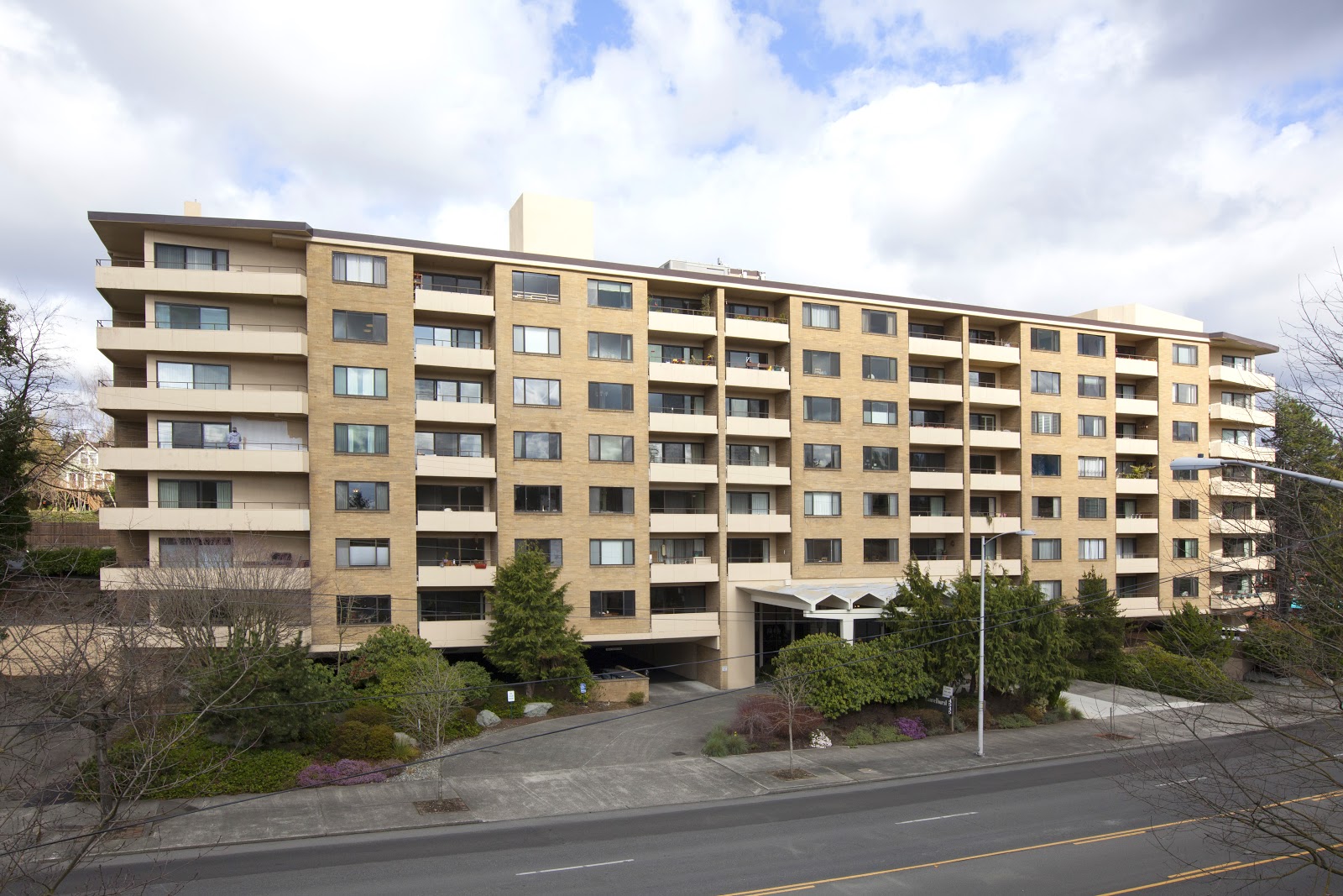 Laurelhurst Condo Asking 299,000 (please note NOW SOLD)